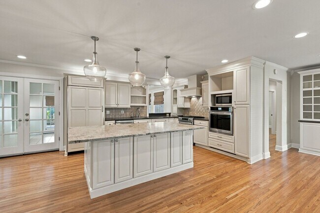 Building Photo - 2023 Galbraith Dr