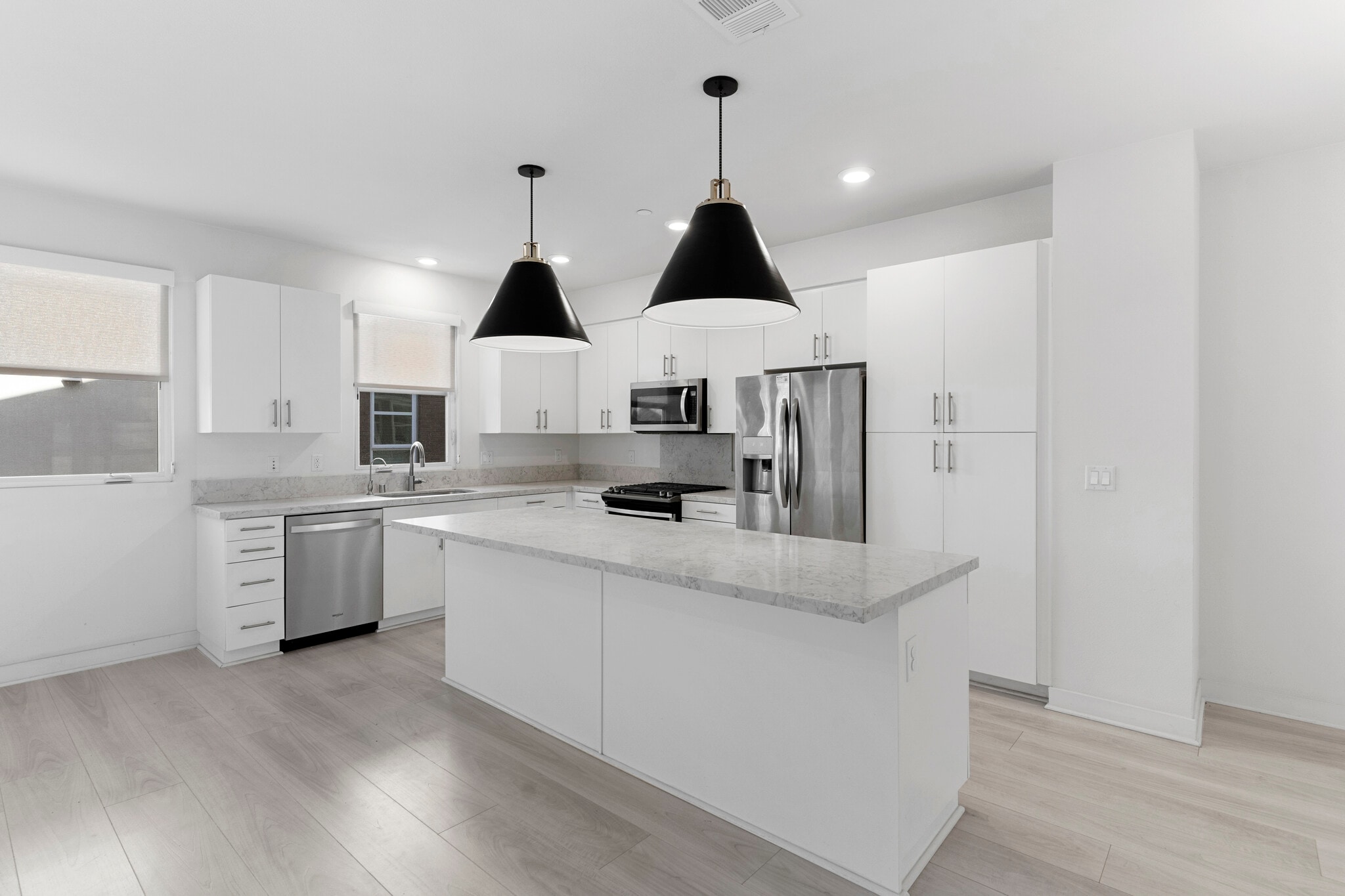 Building Photo - 2700 E Chaucer