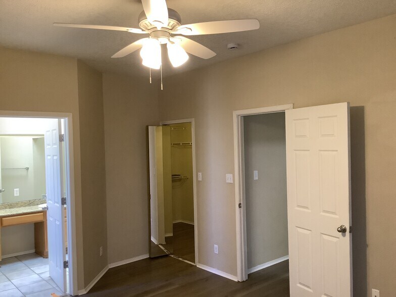 Building Photo - 6676 Augusta Hills Dr NE