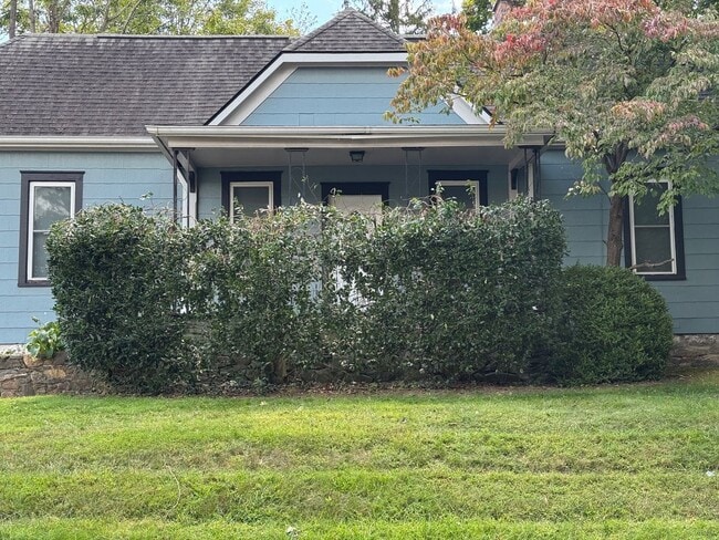 Building Photo - North AVL - Updated Spacious 2/2 Home