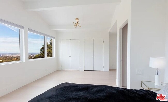 Building Photo - 2528 Westridge Rd