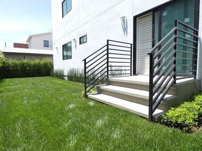 Building Photo - 5346 Lexington Ave