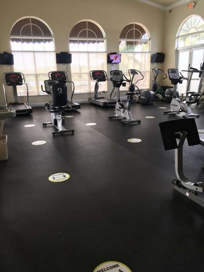 Building Photo - 1690 NE 33rd Ave