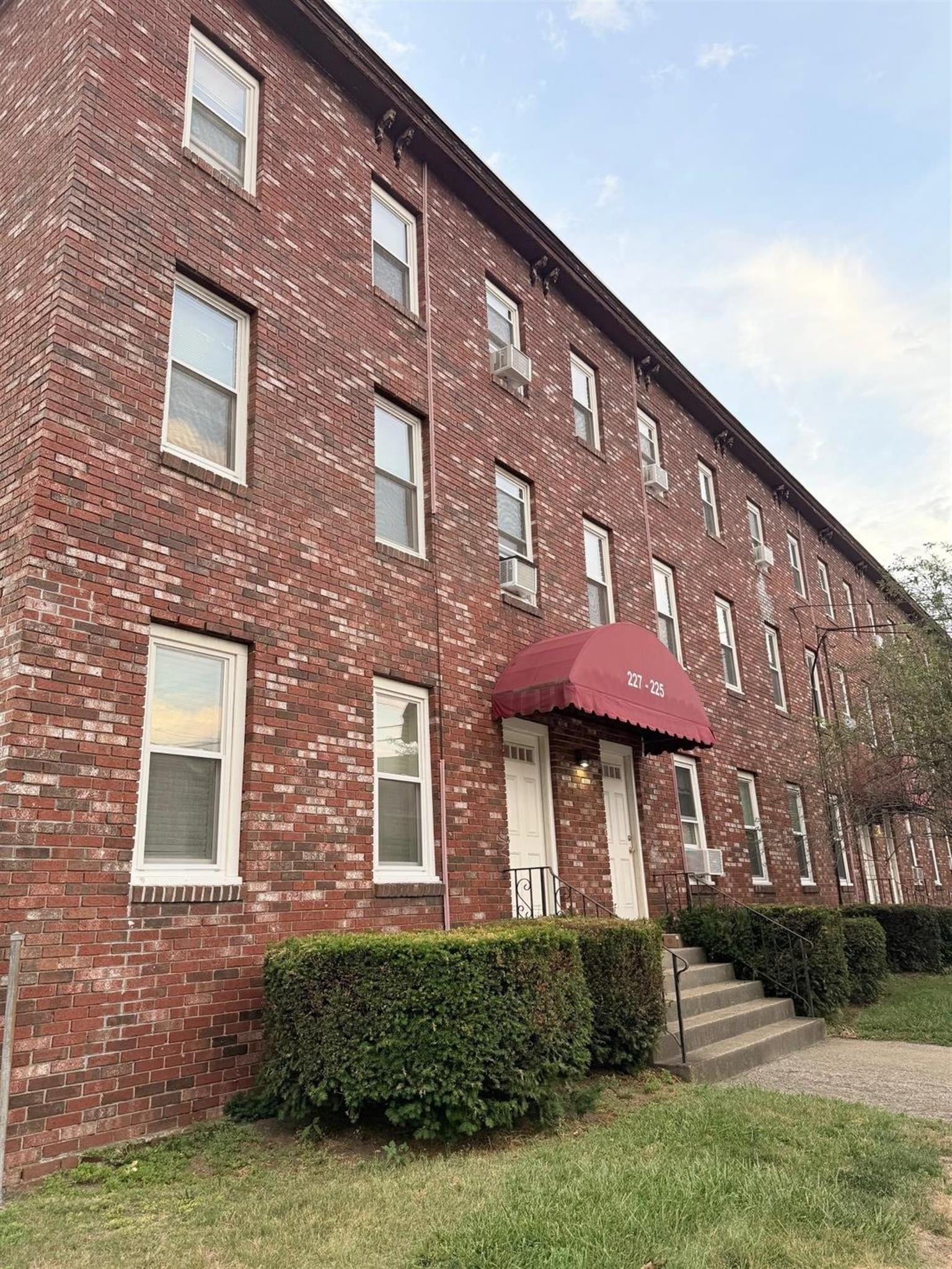 Building Photo - 227 Albion St