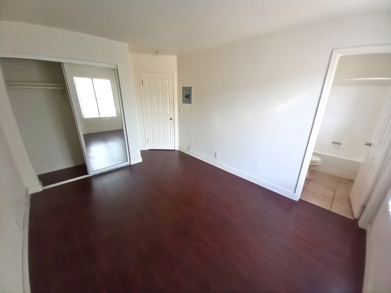 Building Photo - 1080 Temple Ave