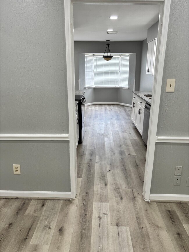 Building Photo - 815 Pebbleshire Dr