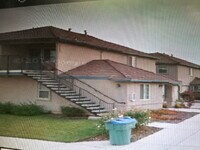 Building Photo - Spacious Apartment!!!