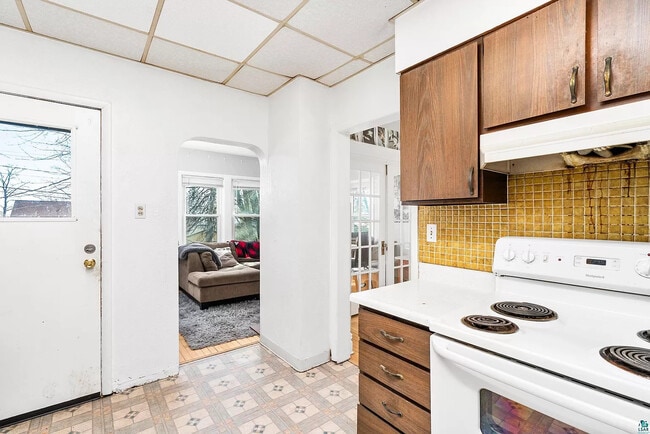 Building Photo - 2114 E 4th St