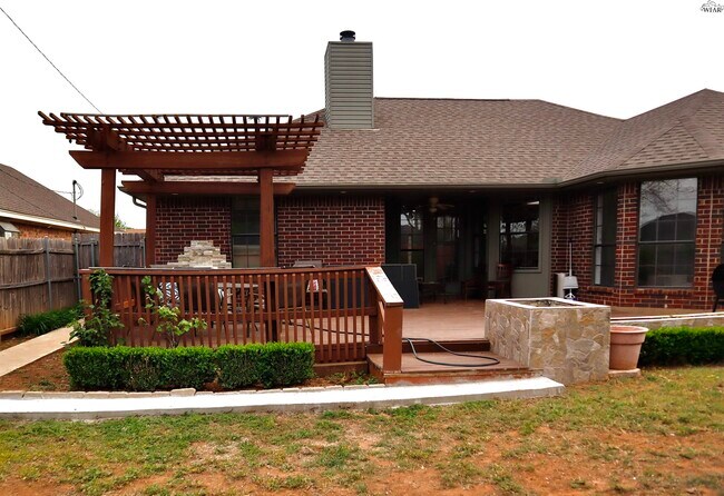 Building Photo - 19 Pilot Point Dr