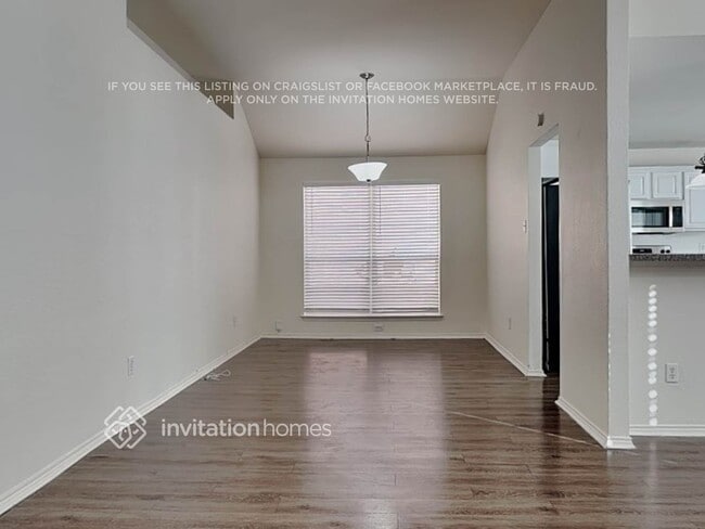 Building Photo - 905 Hidden Oaks Dr