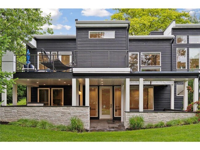 Building Photo - 209 Westwood Dr N