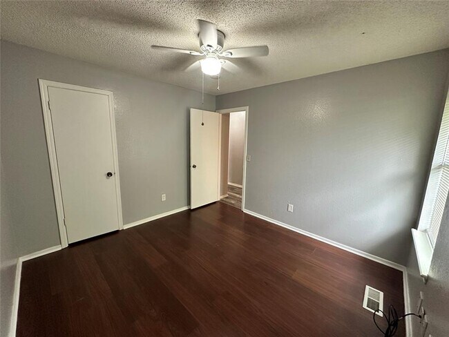 Building Photo - 3628 Peregrine Dr