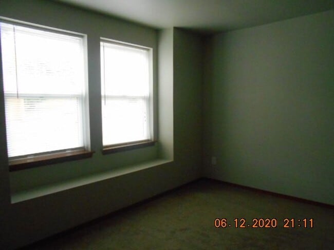 Building Photo - 3bd 2 1/2ba Home With garage