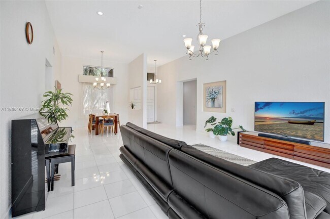 Building Photo - 2651 Oakmont Dr