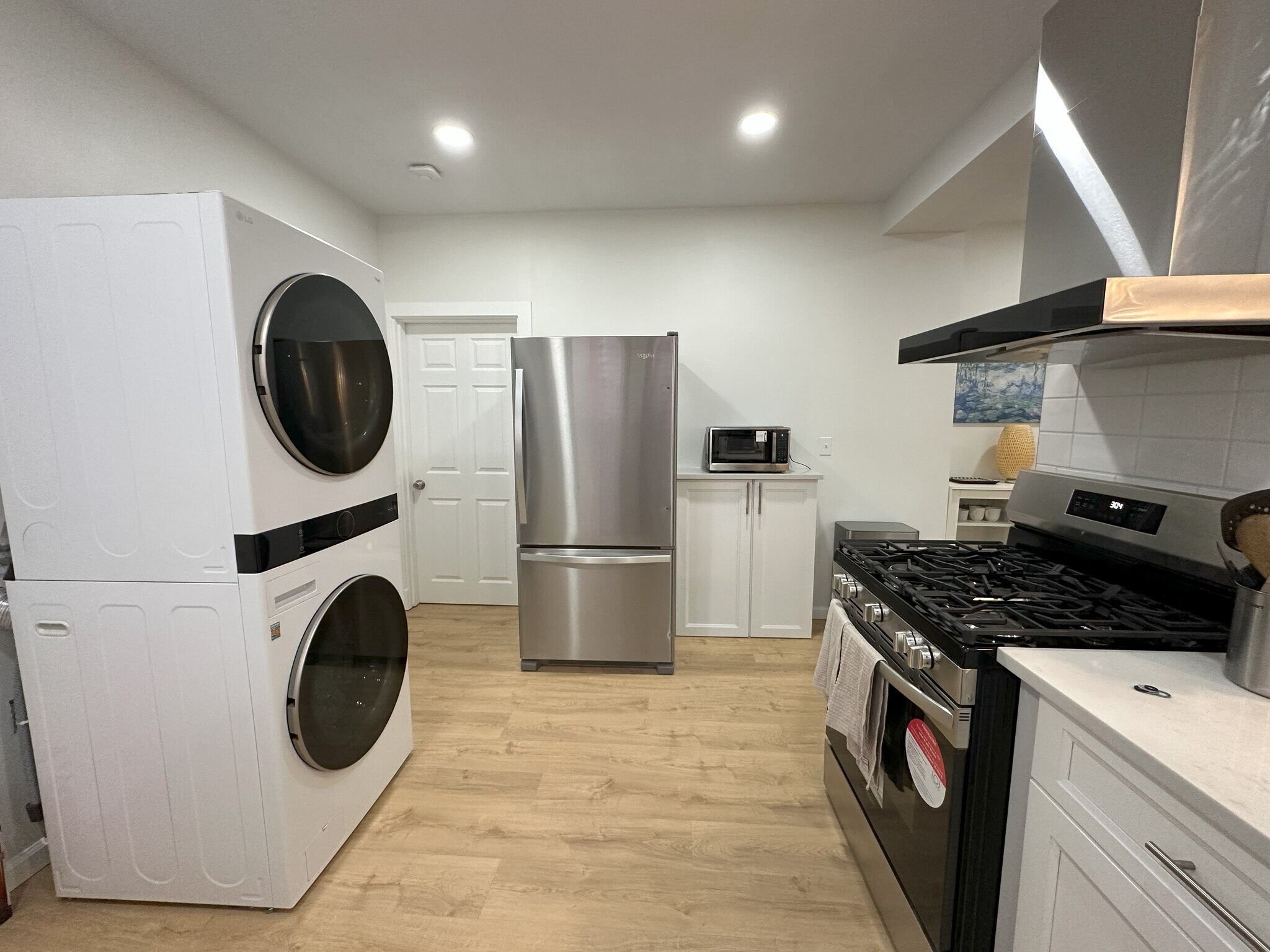 Building Photo - 5640 Beacon St