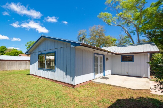 Building Photo - 328 Linden Rd