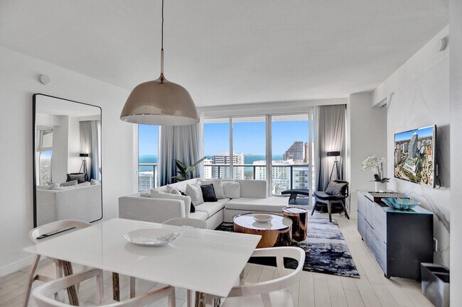 Building Photo - 3101 Bayshore Dr