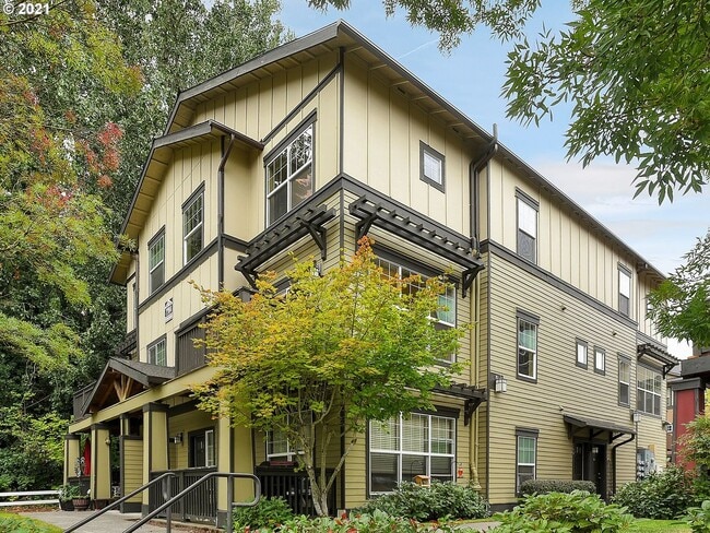 Building Photo - Sherwood Corner 3 Bed 2.5 Bath Townhome on top floor~  Reserved Parking and Washer & Dryer and Co...