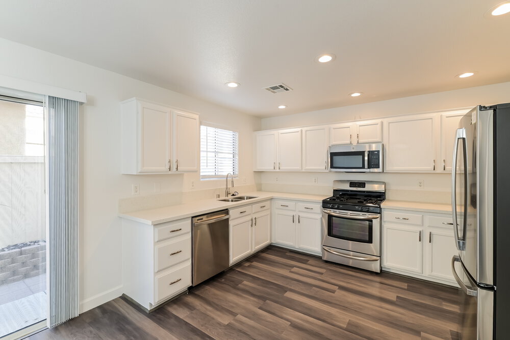 Building Photo - 978 Medina De Leon Ave