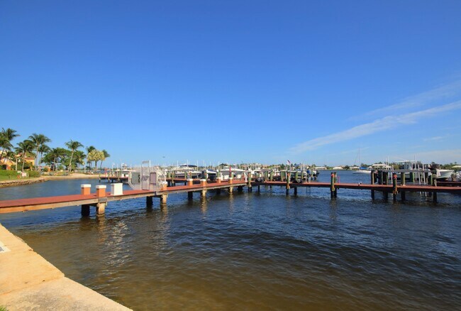 Building Photo - 103 Yacht Club Way