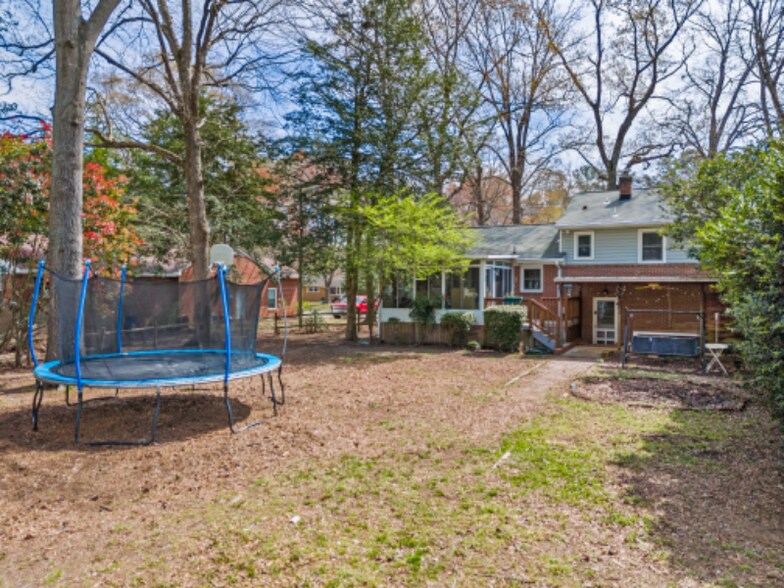 Building Photo - 206 York Ln