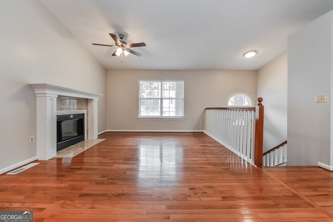 Building Photo - 5550 Emerald Glen