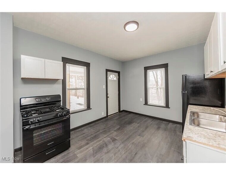 Building Photo - 1431 Rowley Ave
