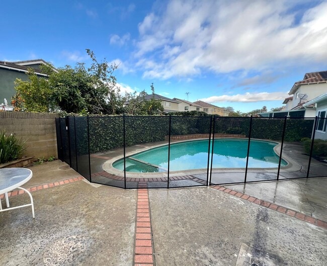 Building Photo - Rare 4 Bedroom pool home available in Cypress