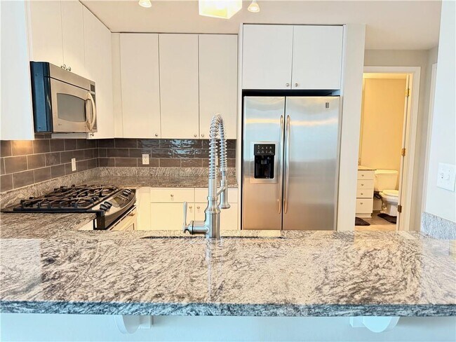 Building Photo - 3338 Peachtree Rd NE