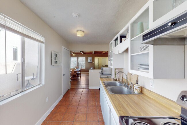 Building Photo - 1613 Morningside Dr NE