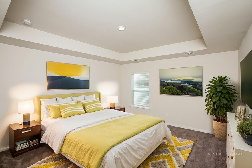 Building Photo - 1217 Lakeshore Dr