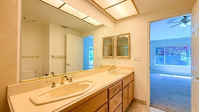 Building Photo - Charming and Move-in Ready 3BD/2.5BA, Two-Story Townhouse in Miravilla at Gale Ranch, San Ramon- ...