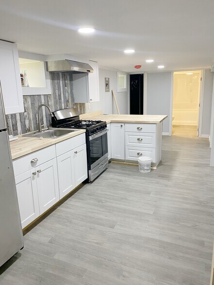 Building Photo - 124 Haverhill St