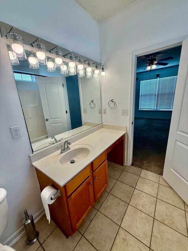 Building Photo - Three bedroom, 2 bath house in Greensboro
