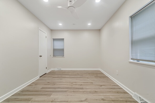 Building Photo - 154 Orchard Ave