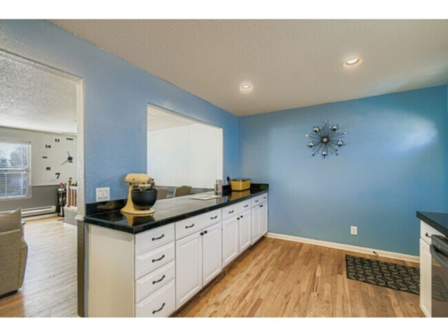 Building Photo - 10922 Forest Cir