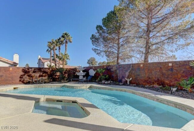 Building Photo - 885 Veranda View Ave