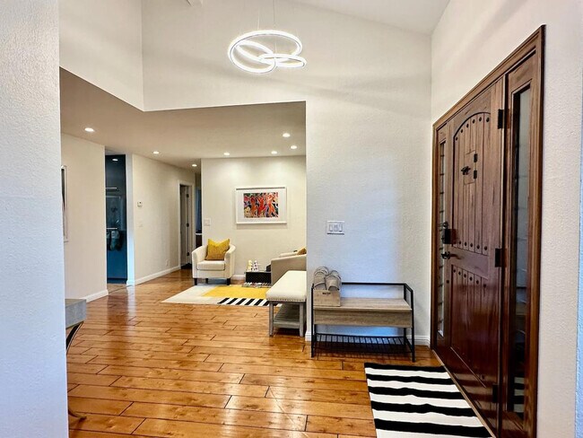 Building Photo - 6505 Skyfarm Dr