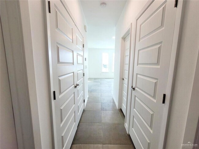 Building Photo - 3819 Bella Costa Dr