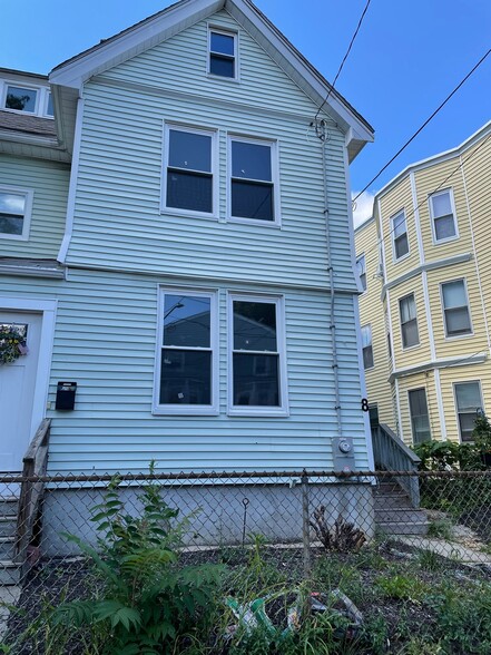 Building Photo - 18 Bradbury St