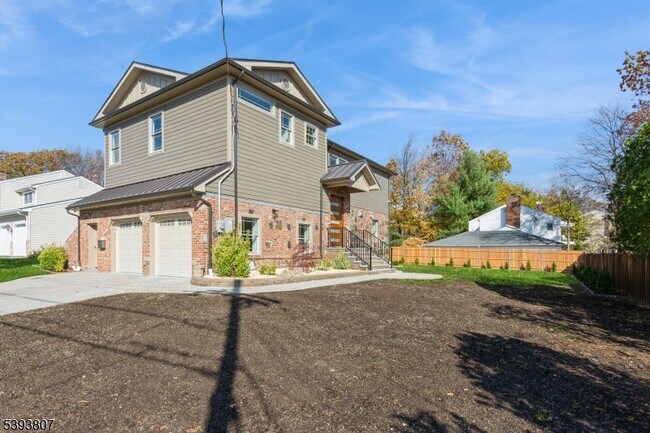 Building Photo - 8 Gregory Rd