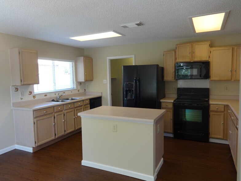 Building Photo - 4803 Fern Lake