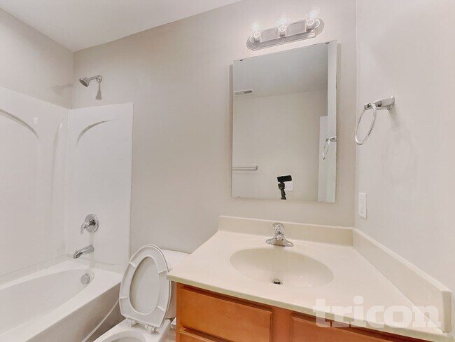 Building Photo - 304 Kendall Dr