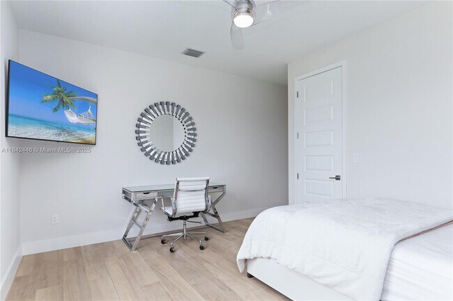 Building Photo - 1830 Meadows Dr