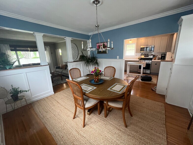 Building Photo - 1805 Baker Ave