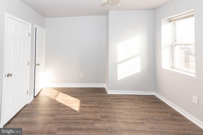 Building Photo - Spacious 3 Bedroom Townhome