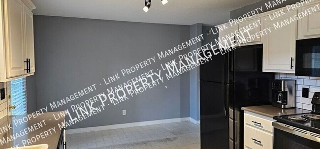 Building Photo - 140 S Elmwood St