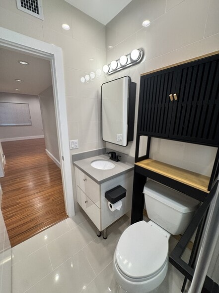 Bathroom - 685 SW 19th Rd