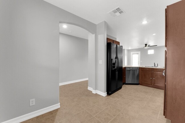Building Photo - 7470 Margollini St