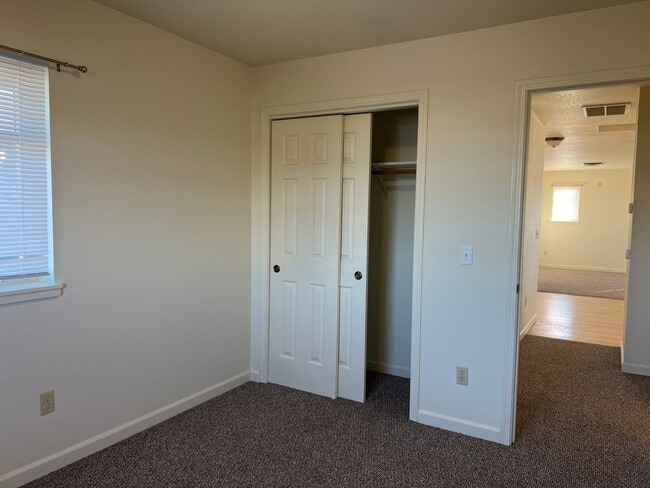 Building Photo - 655elli